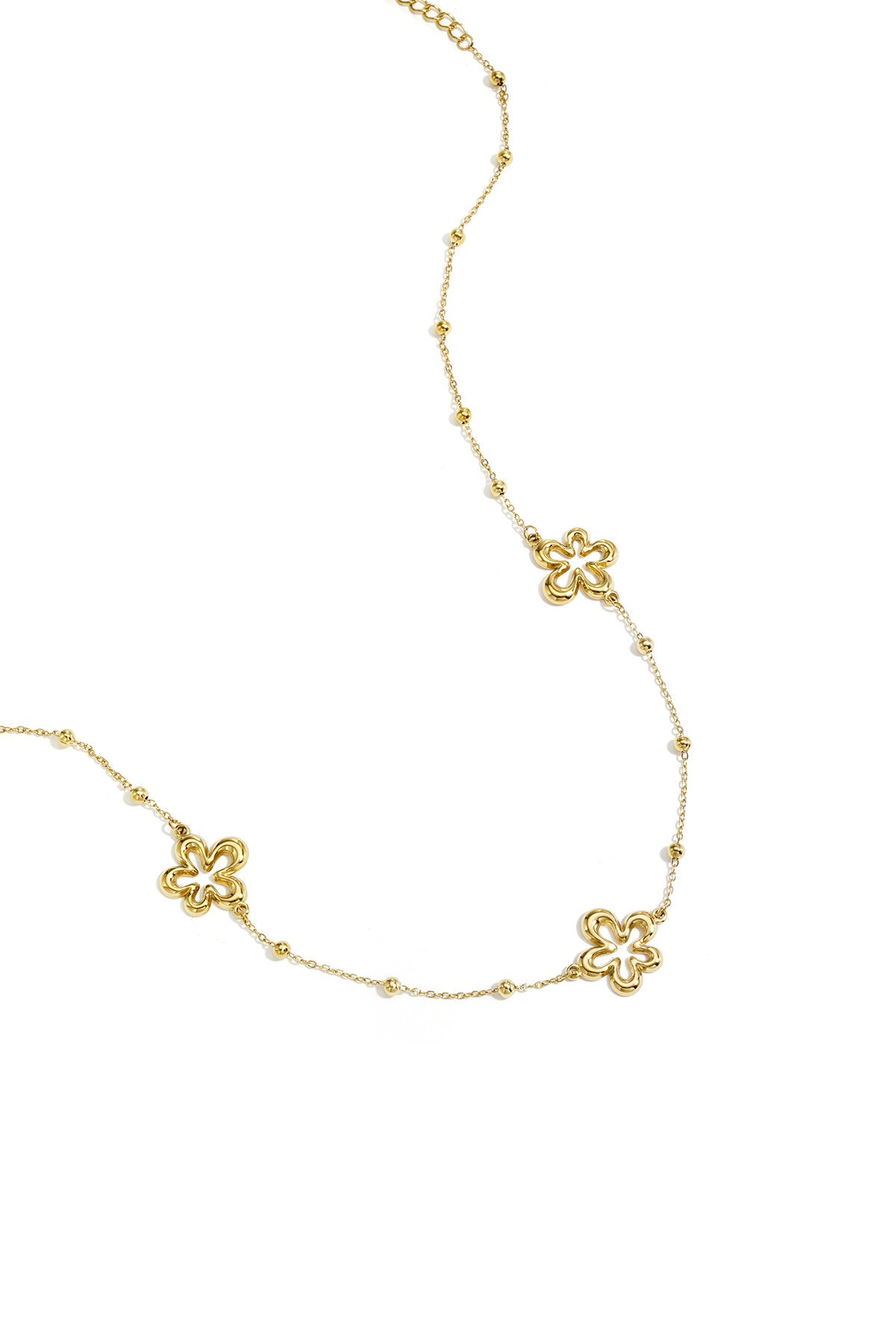 Collier orné de fleurs en forme de corail