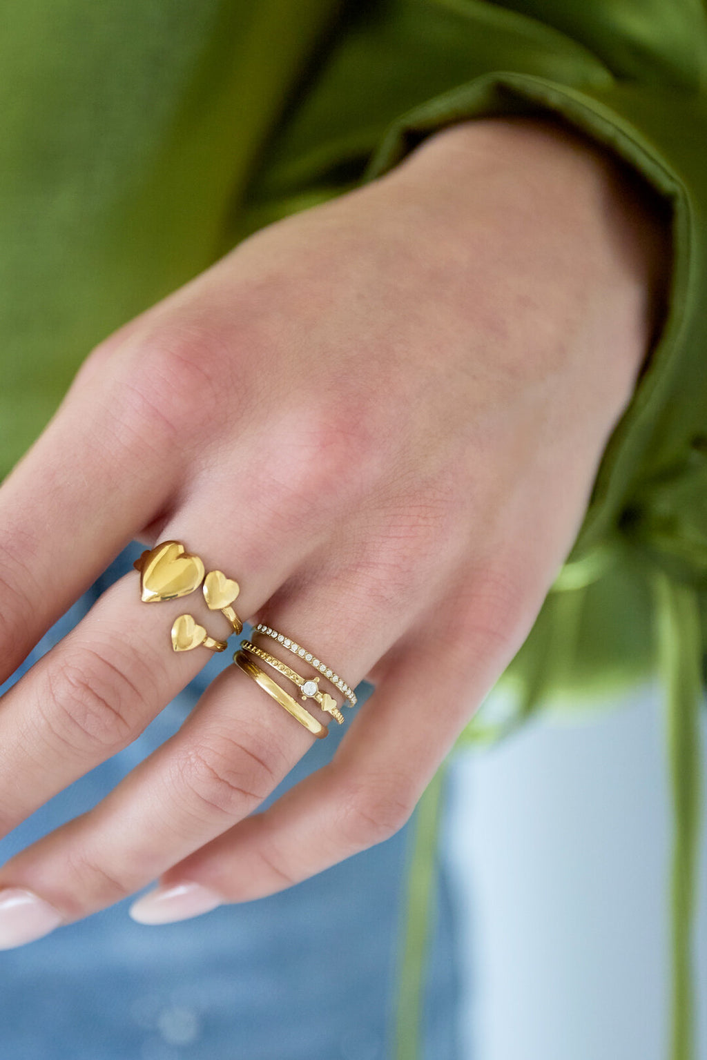 Bague à trois rangs ornée de pierres