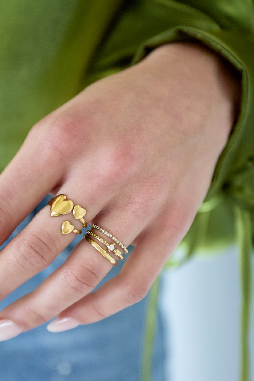 Bague à trois rangs ornée de pierres