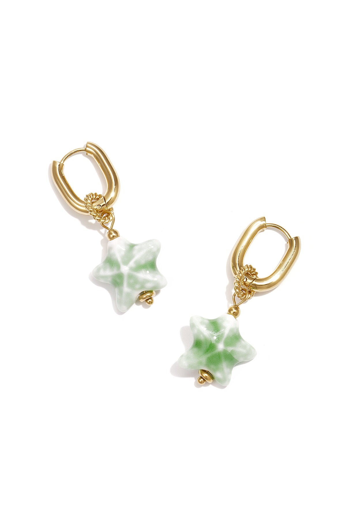 Boucles d'oreilles squovales avec pendentif étoile colorée