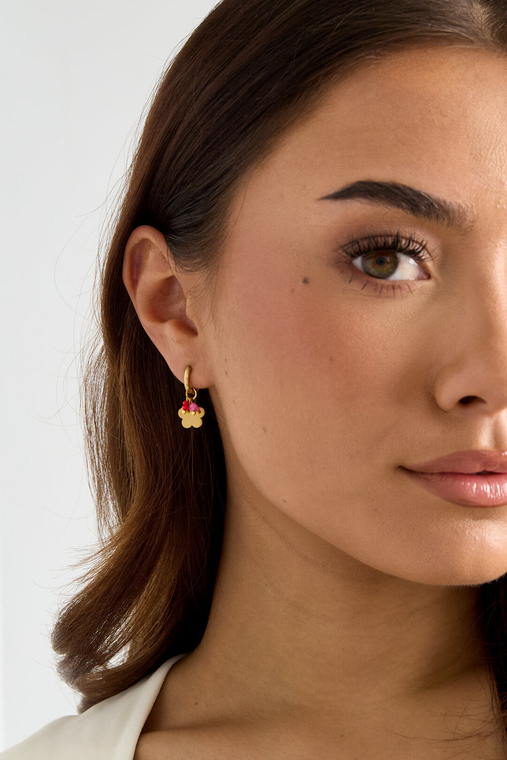 Boucles d'oreilles avec fleur pendante et perles