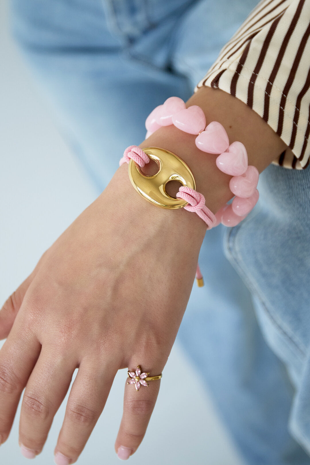 Bracelet en cordon de satin avec détail de bouton
