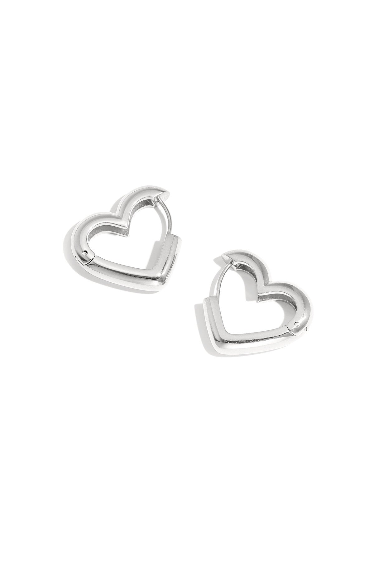 Boucles d'oreilles créoles en forme de cœur disponibles en trois tailles