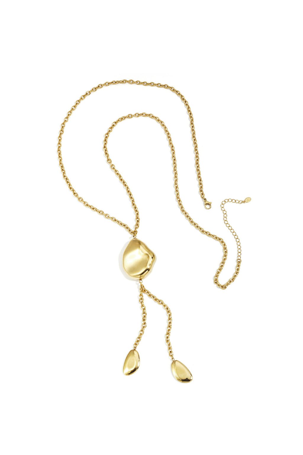 Long collier de perles aux formes organiques