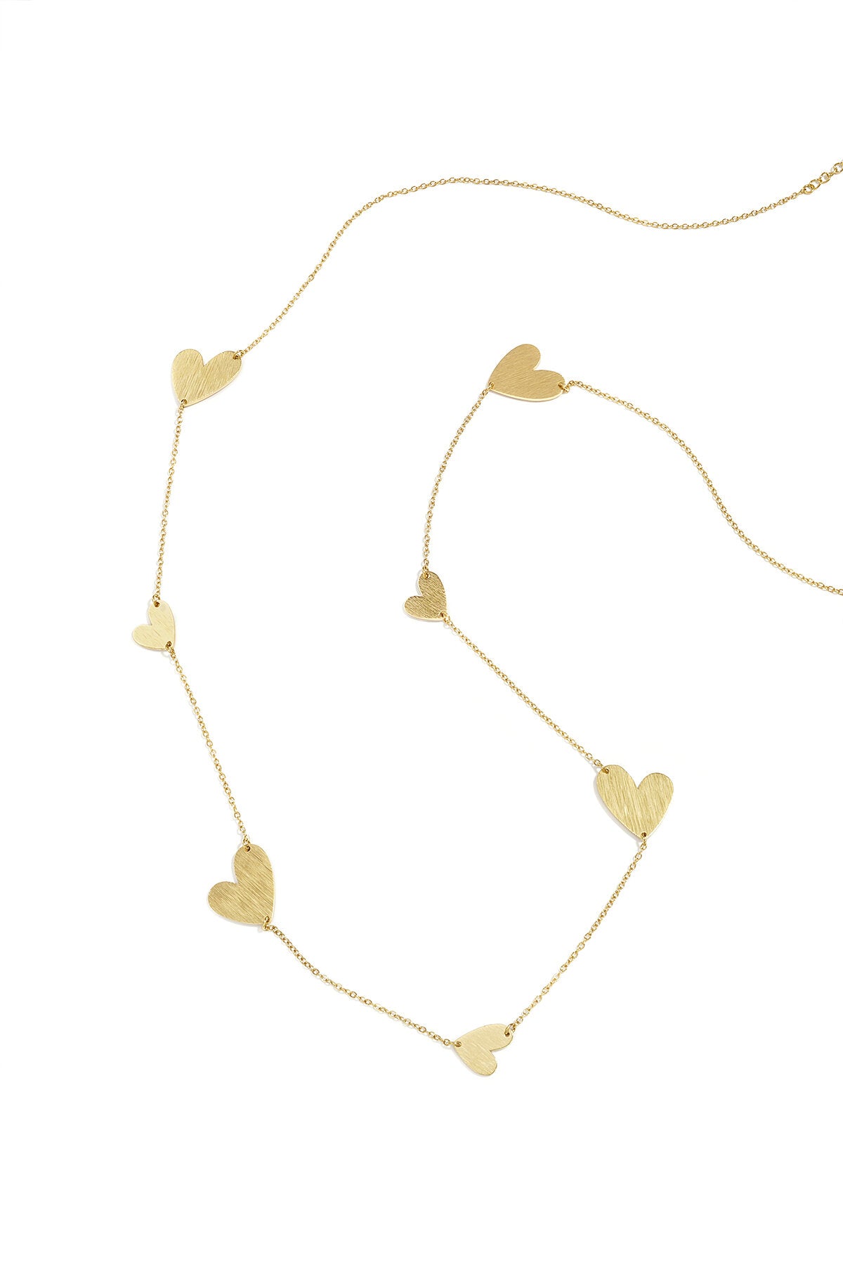 Long collier à cœurs de différentes tailles