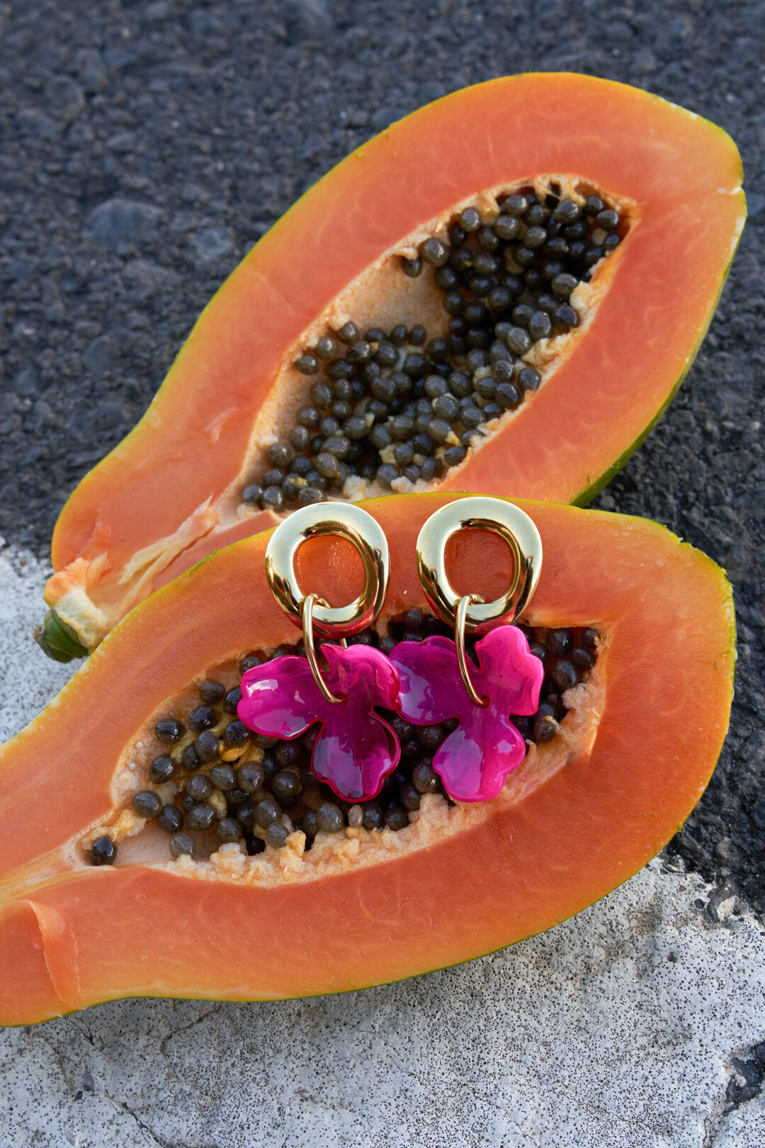 Boucles d'oreilles rondes avec fleur pendante