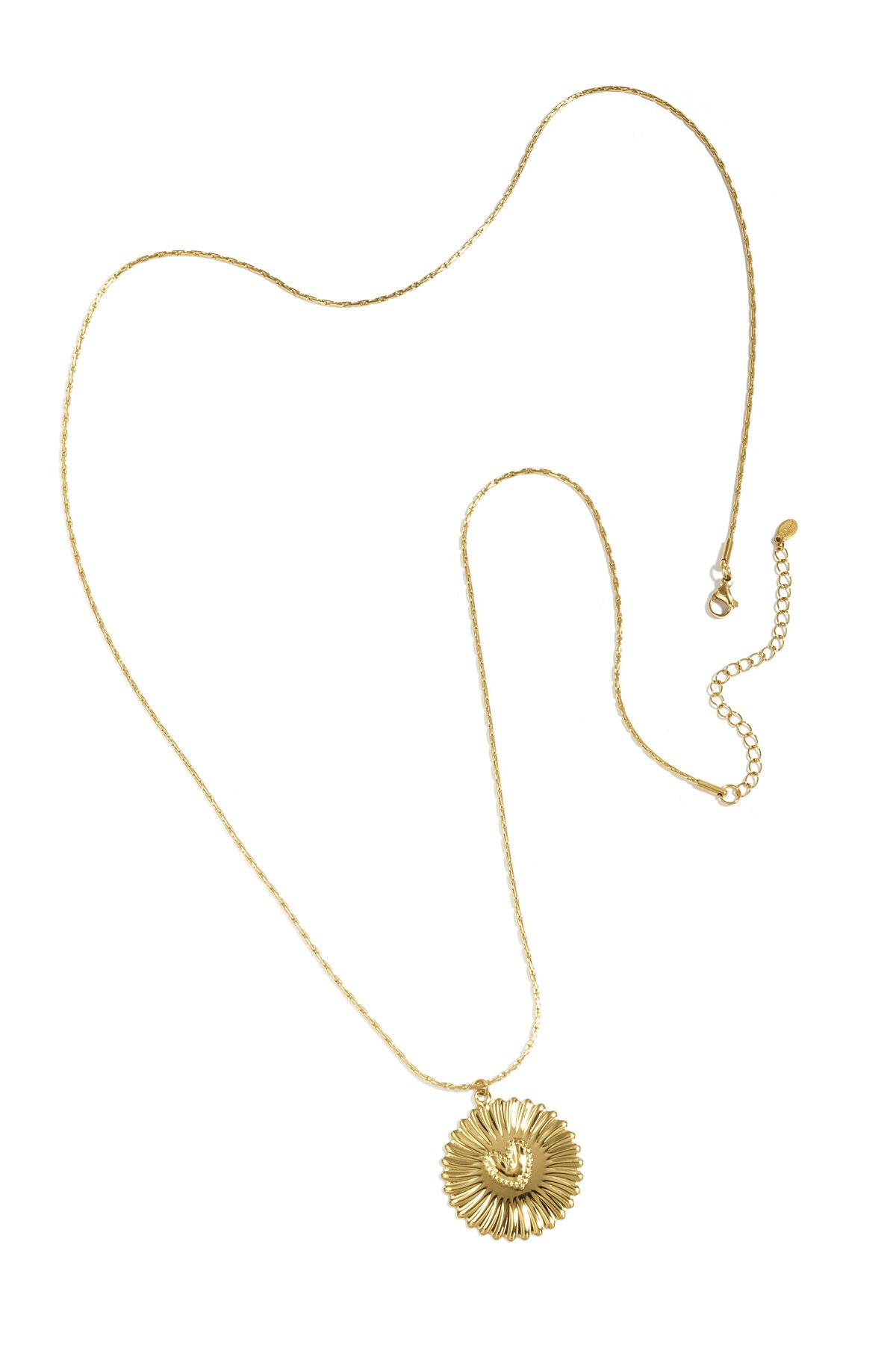 Collier à détails plats et grand pendentif