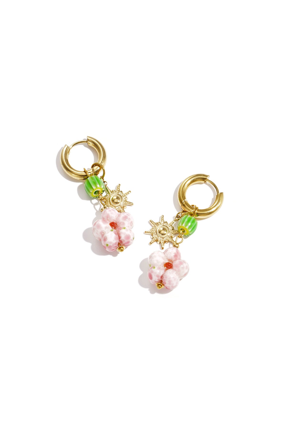 Boucles d'oreilles avec pendentifs perlés et breloque soleil