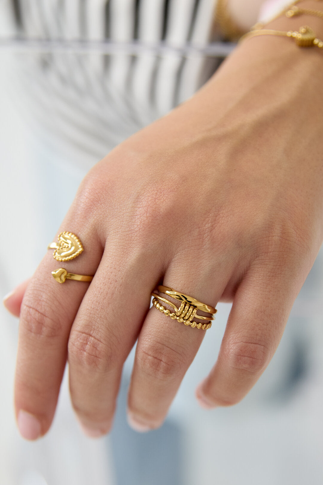 Bague à plusieurs rangs avec détail torsadé minimaliste