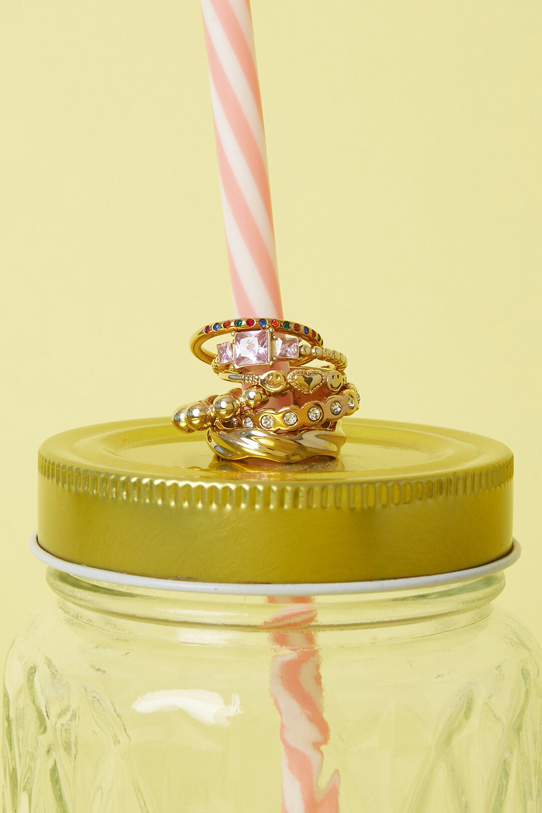 Bague ornée de pierres carrées