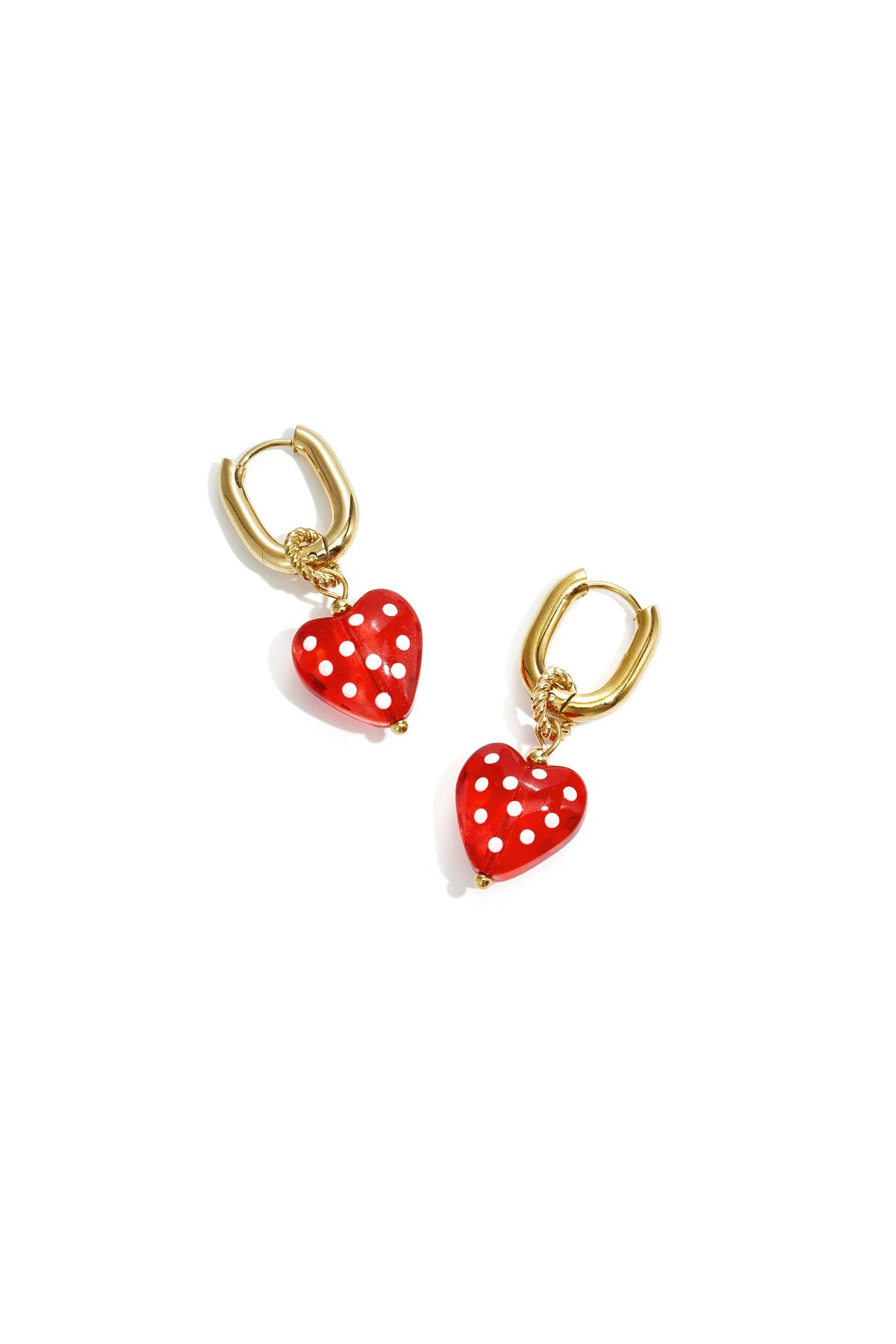 Boucles d'oreilles avec des cœurs pendants à pois