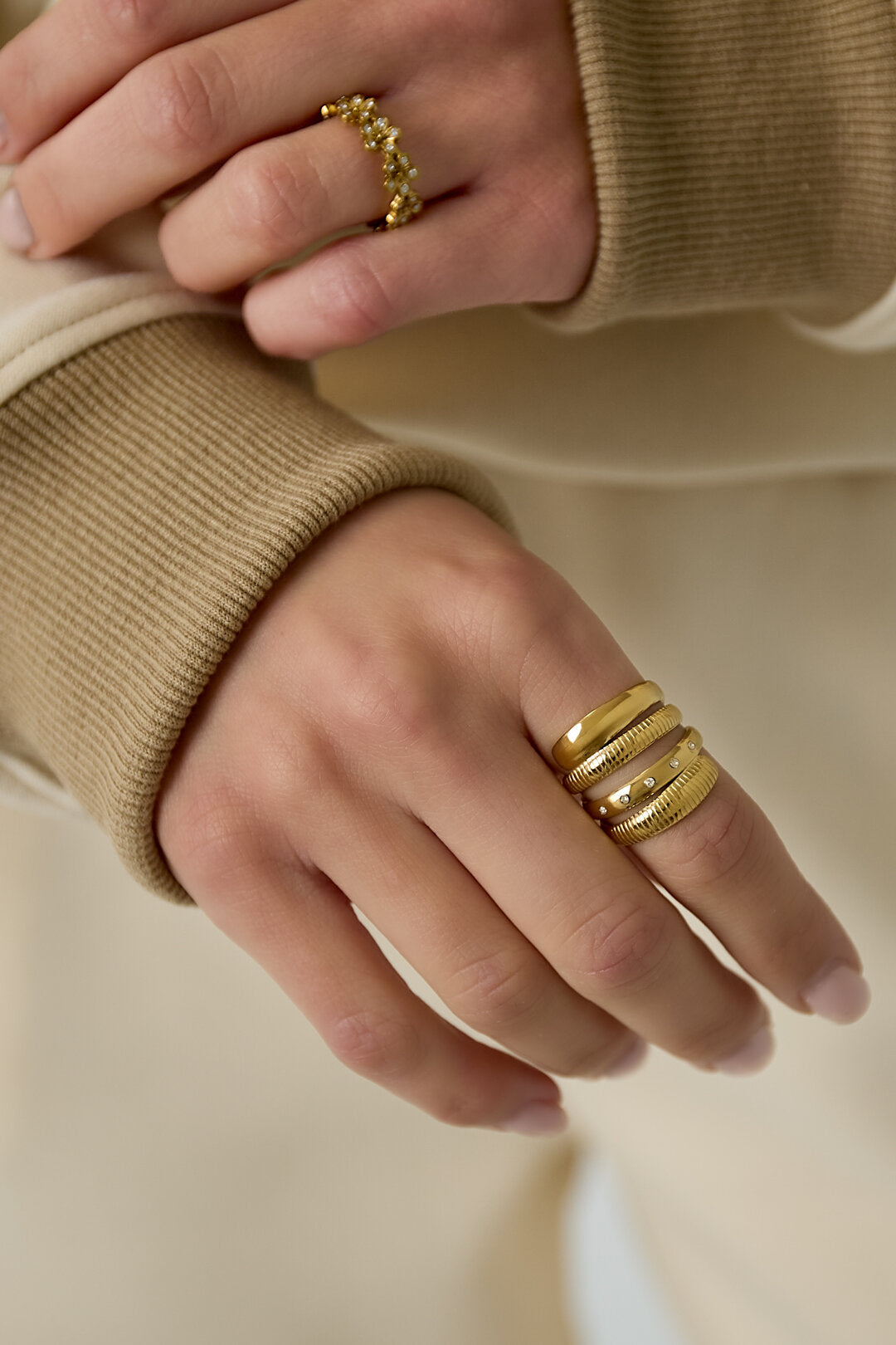 Bague à plusieurs niveaux avec motif rayé