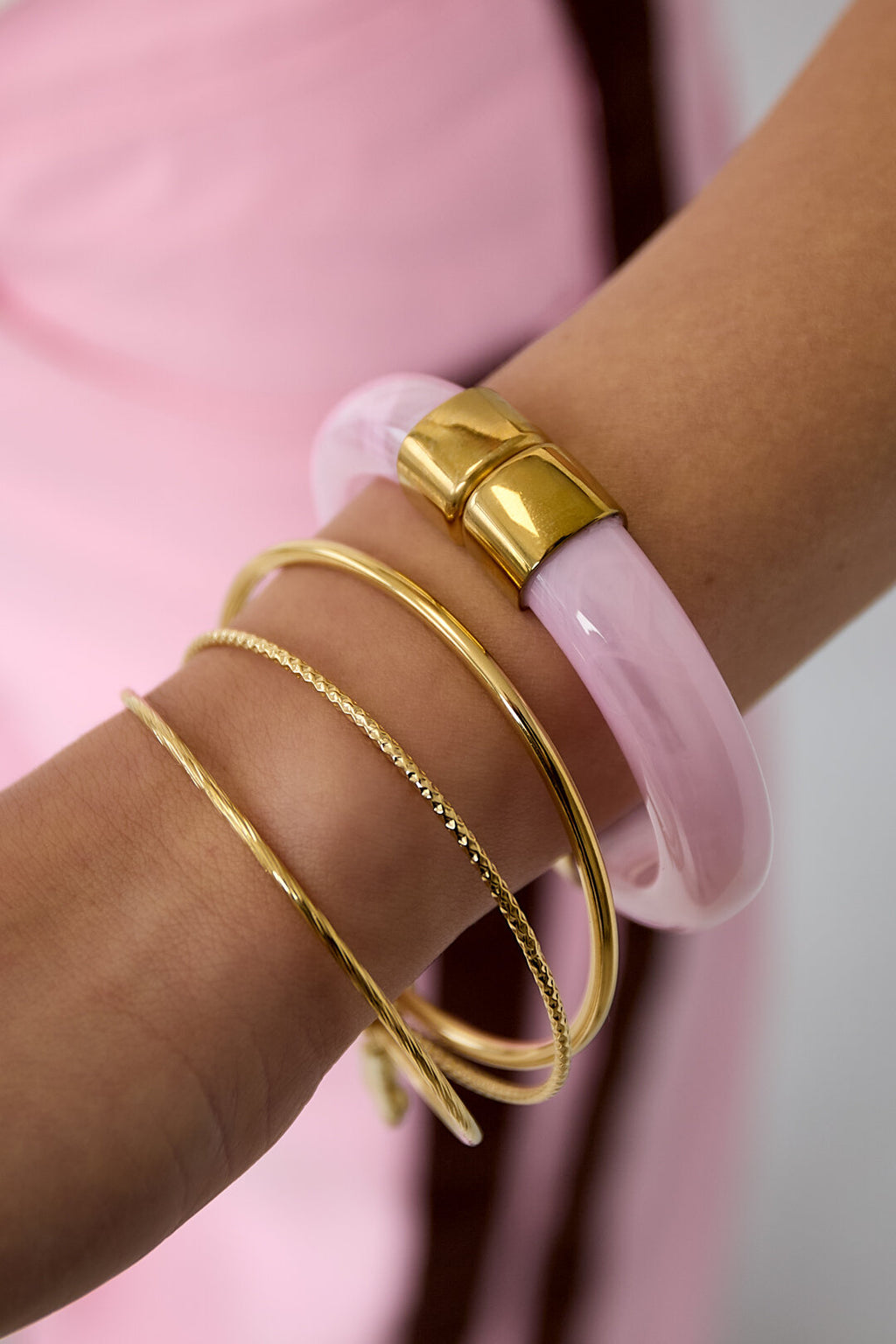 Bracelet épais avec détails en or