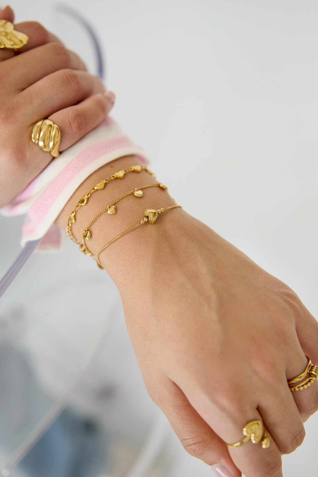 Bracelet minimaliste avec cœur décoré
