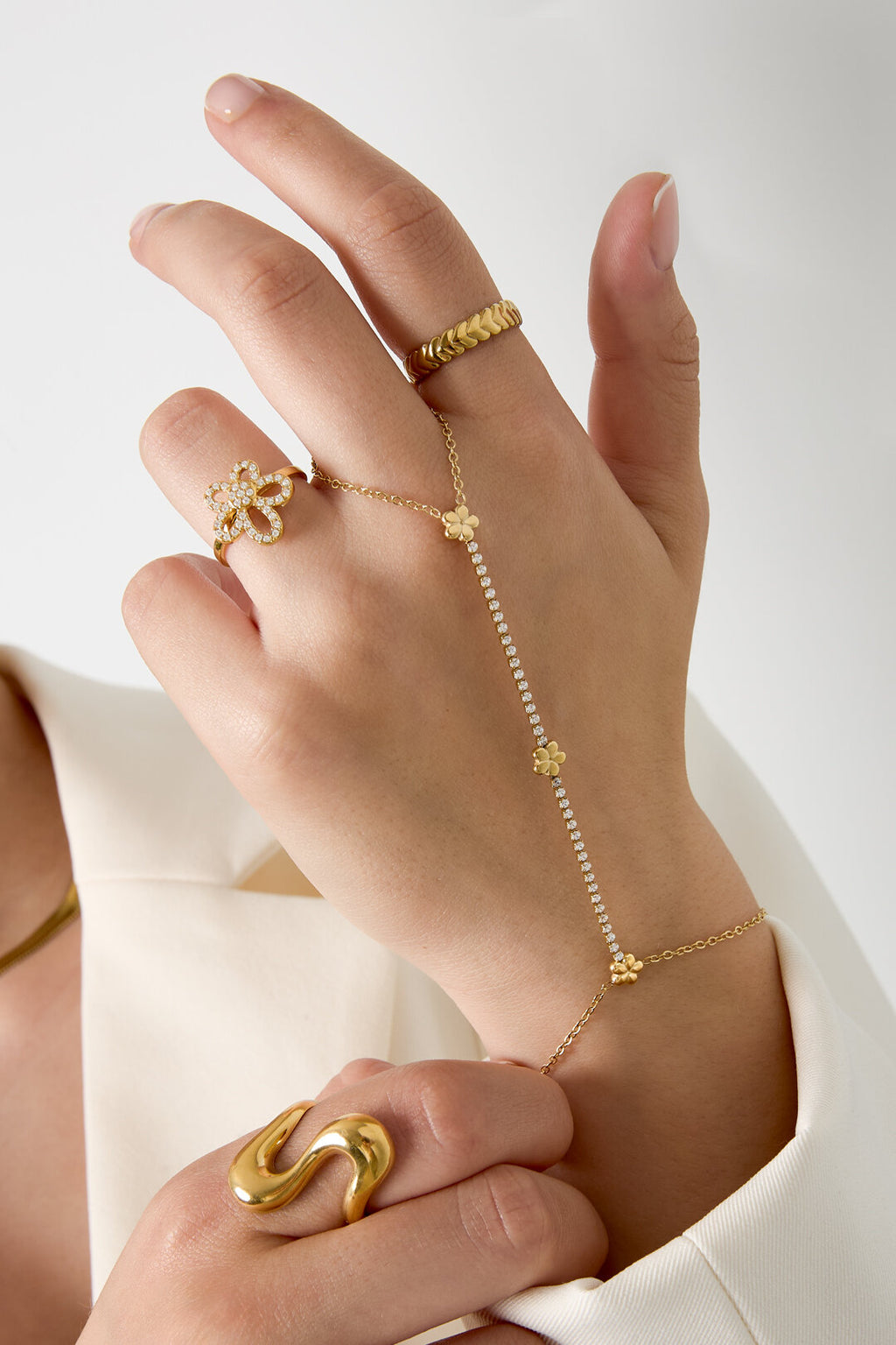 Bracelet de main style tennis avec fleurs