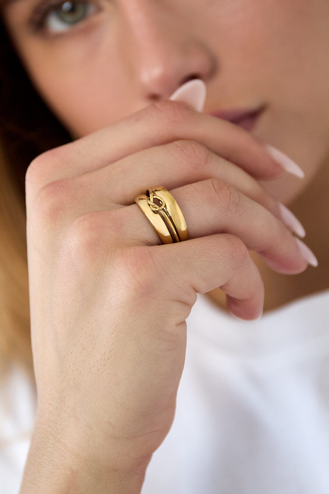 Bague à plusieurs rangs avec détail torsadé minimaliste