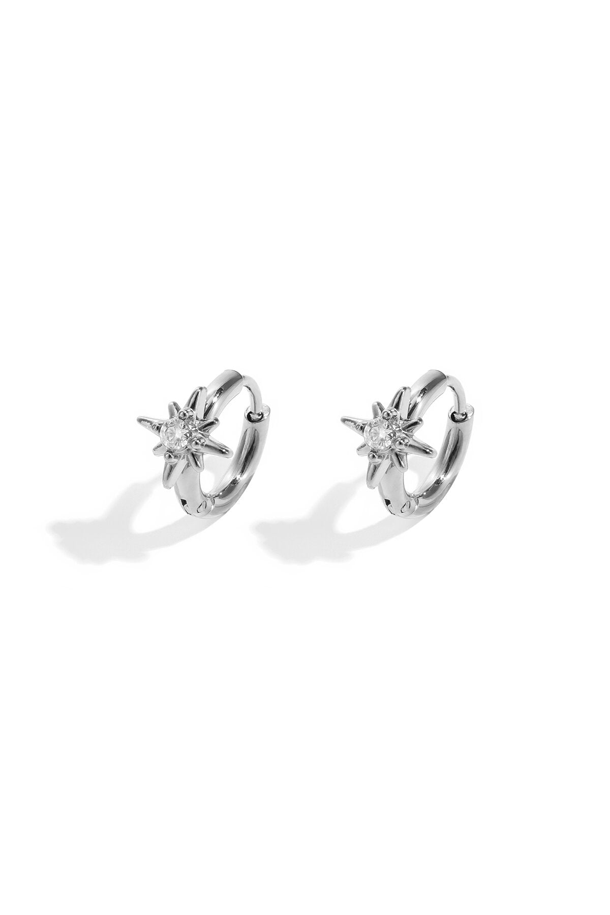 Boucles d'oreilles créoles ornées d'une étoile filante et d'une pierre