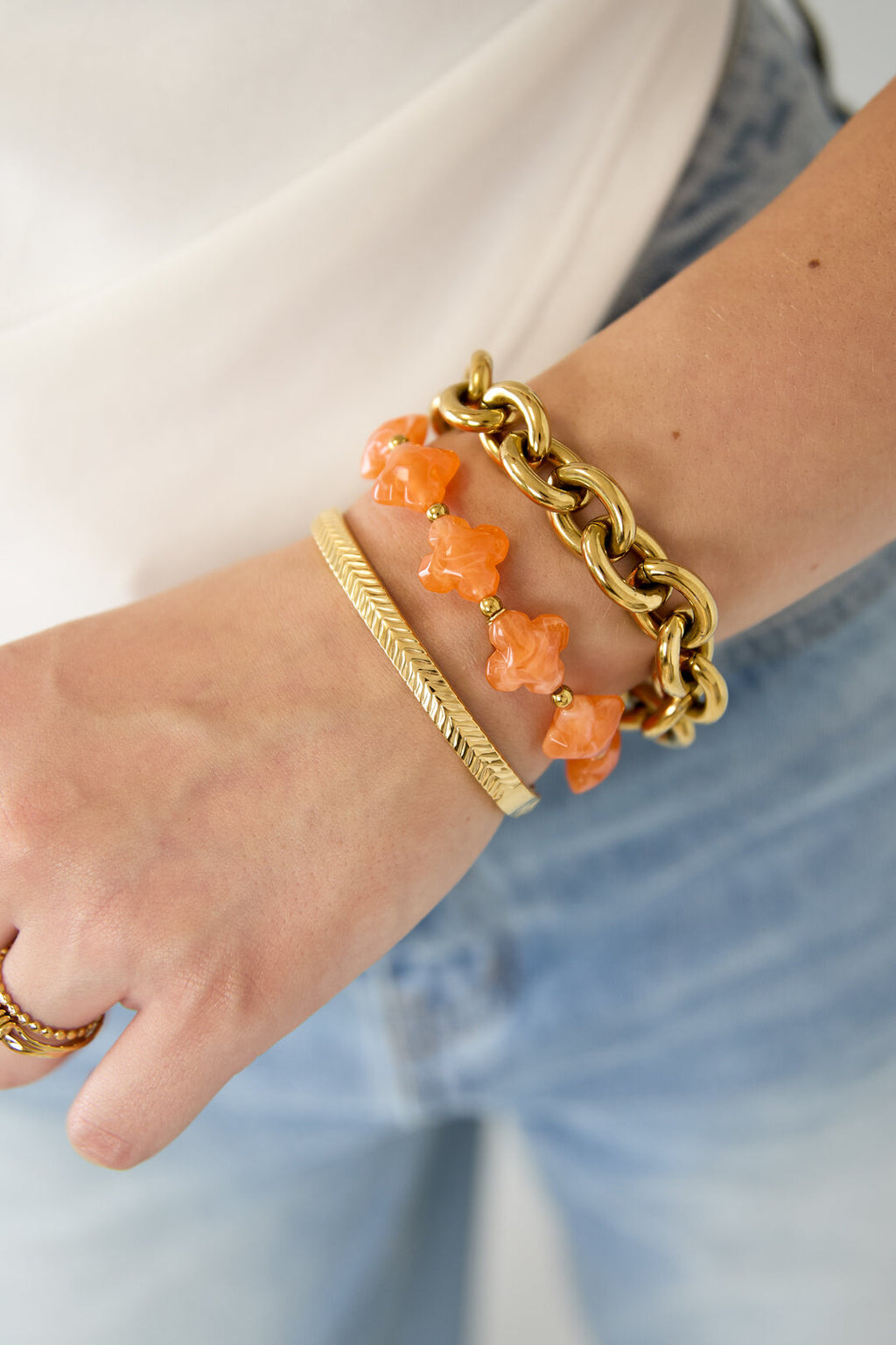 Bracelet de perles avec des perles en forme de trèfle