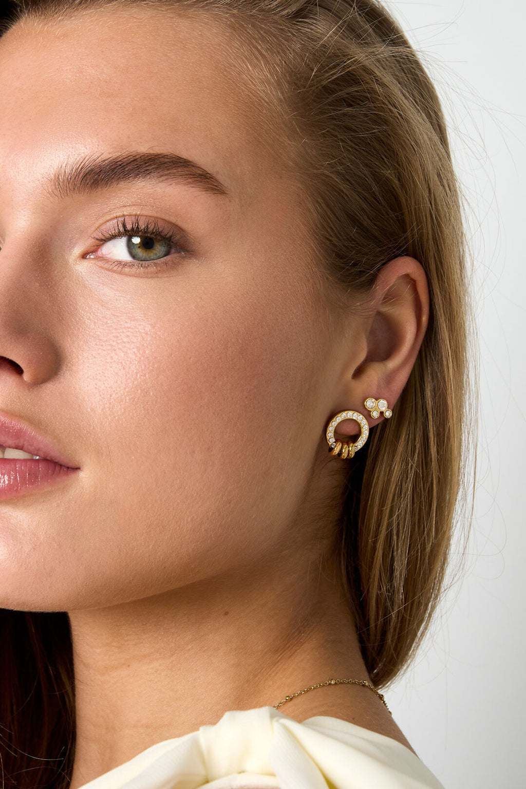 Boucles d'oreilles puces avec bagues élégantes
