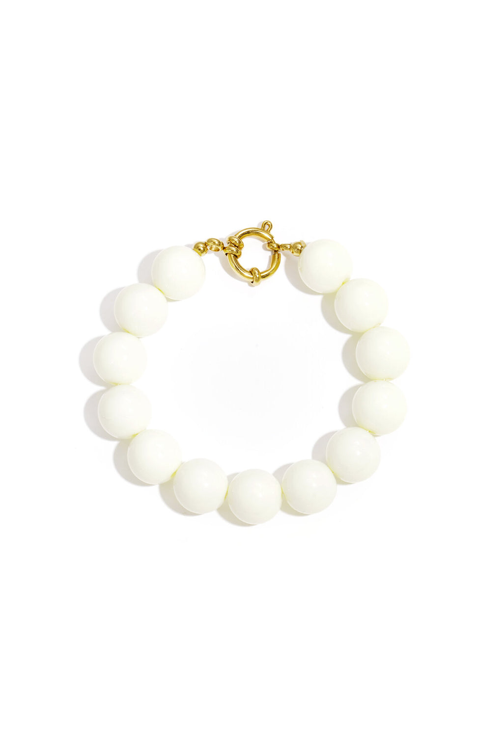 Bracelet à grosses perles et fermoir sur le devant