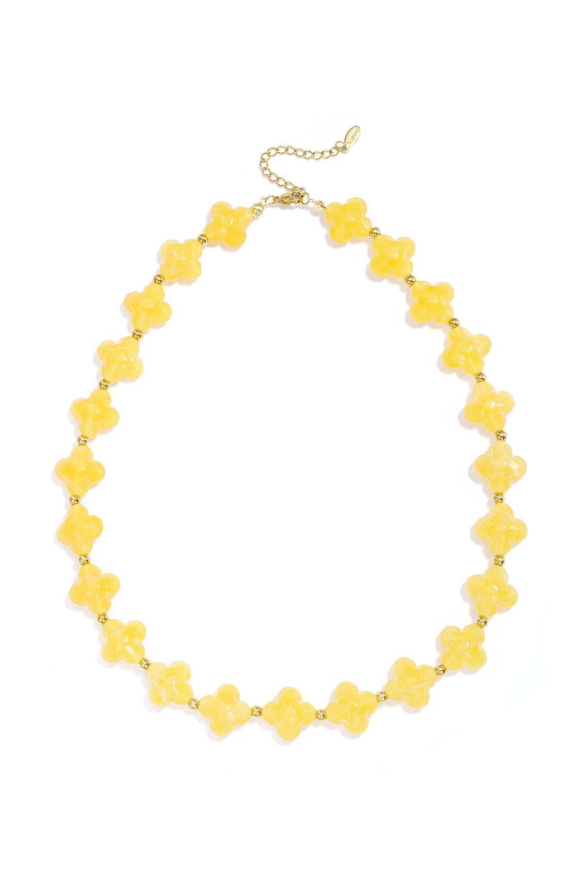 Collier de perles avec des perles en forme de trèfle