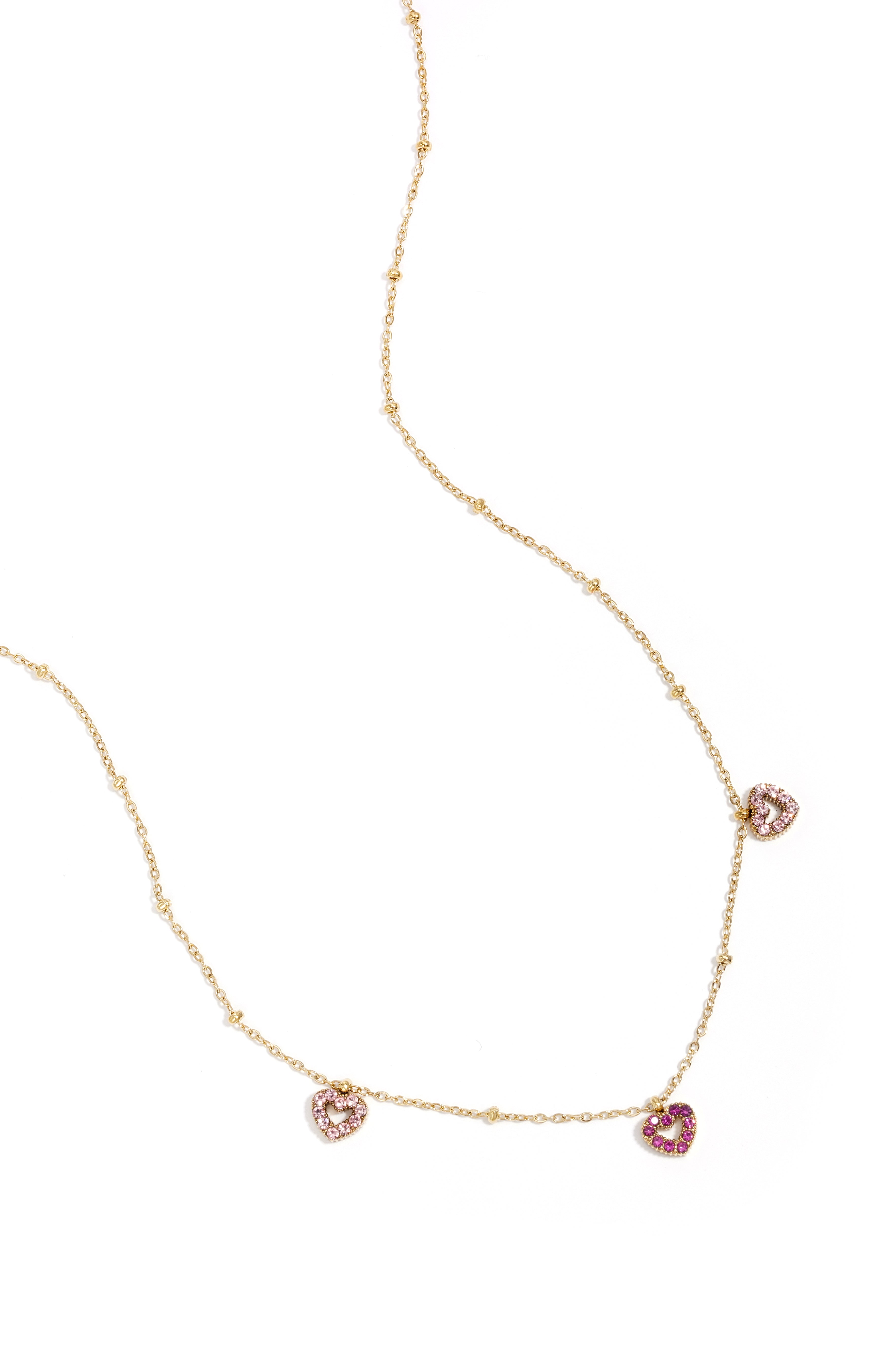 Collier avec des pierres roses en forme de cœur