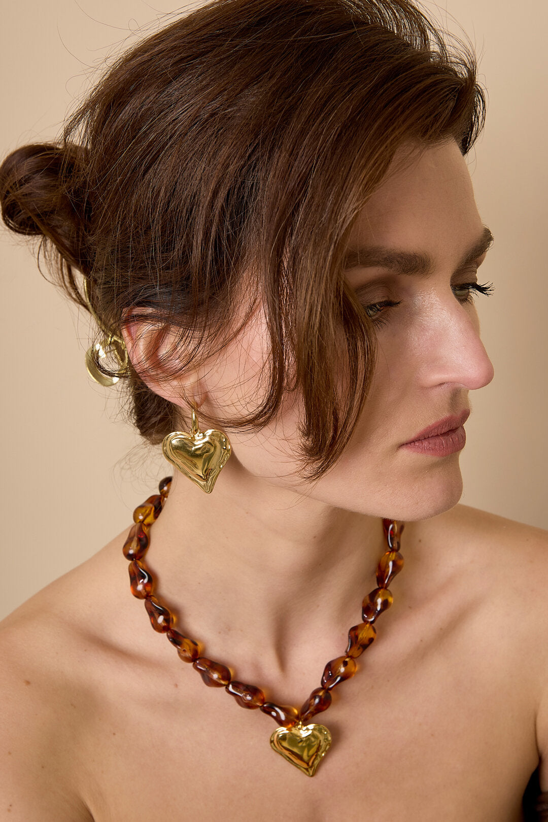 Boucles d'oreilles avec un grand cœur pendant