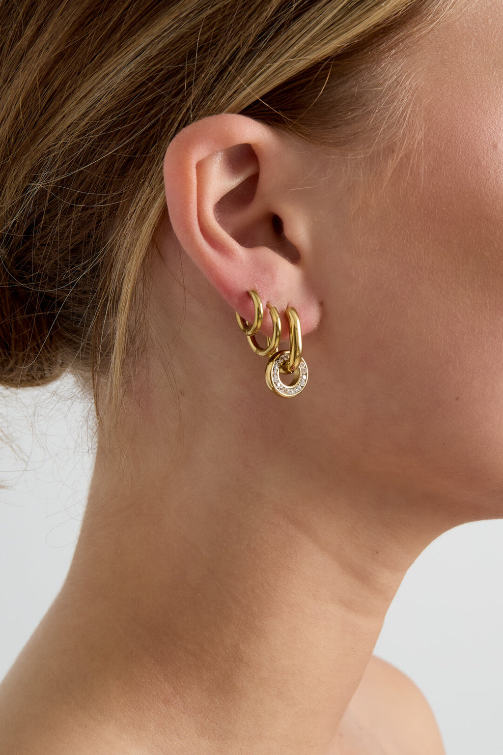 Boucles d'oreilles ovales avec pendentif rond serti