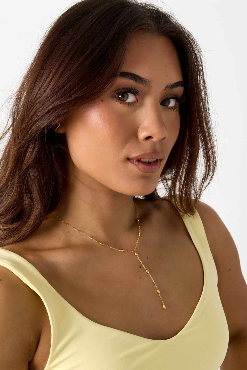Collier ras du cou orné de pierres
