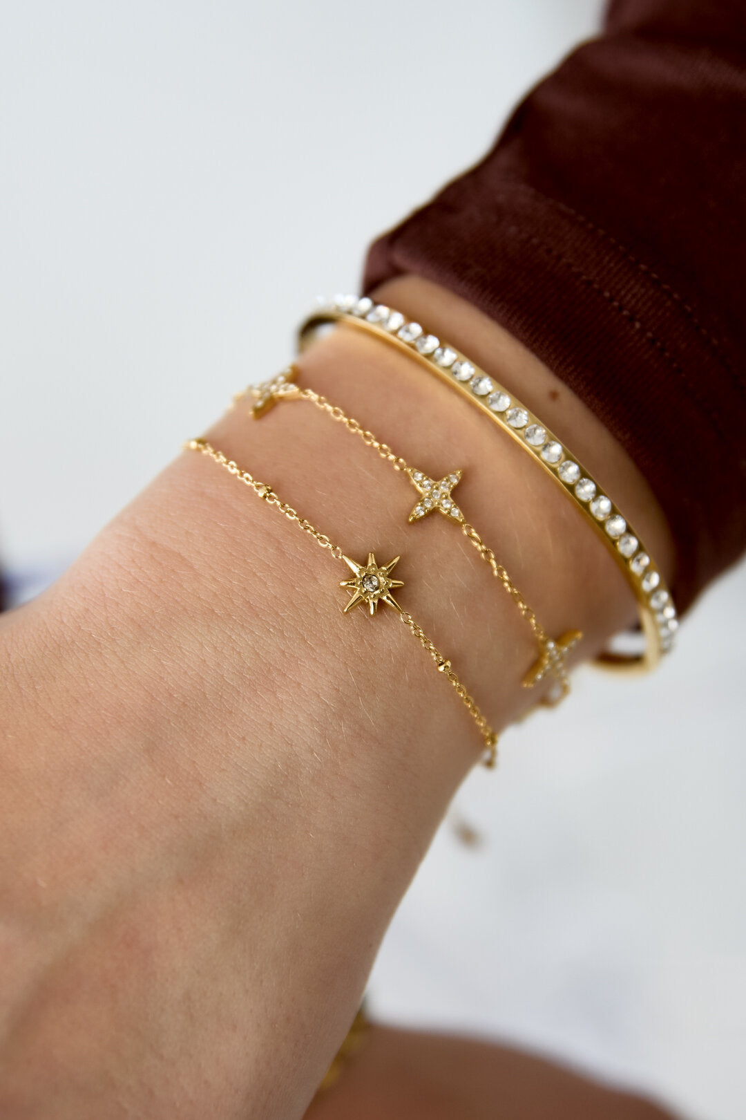 Bracelet orné de perles et d'une étoile filante en pierre