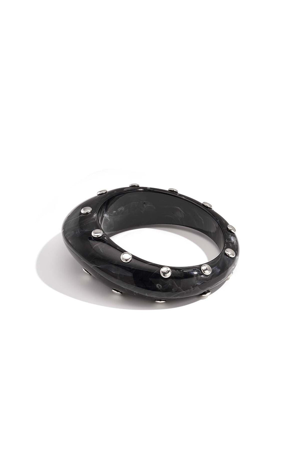 Bracelet jonc en résine avec clous