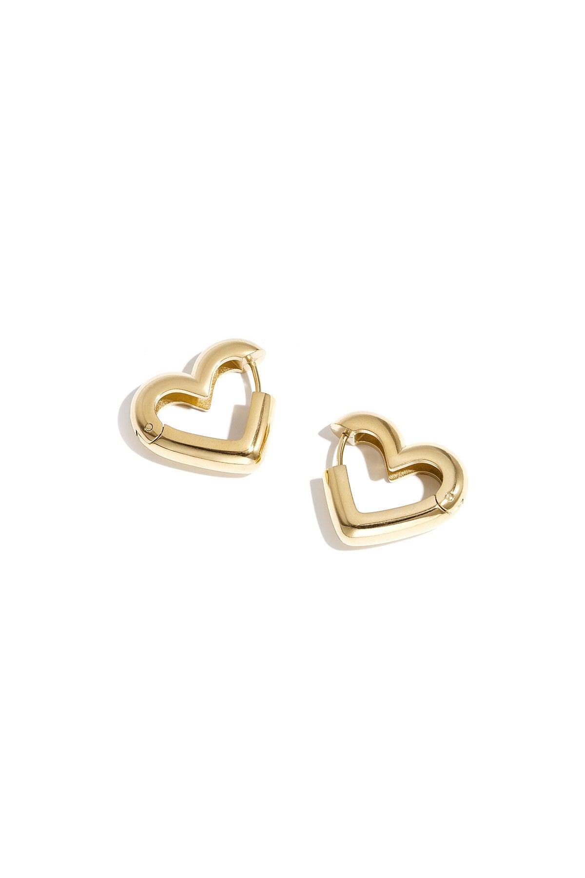 Boucles d'oreilles créoles en forme de cœur disponibles en trois tailles