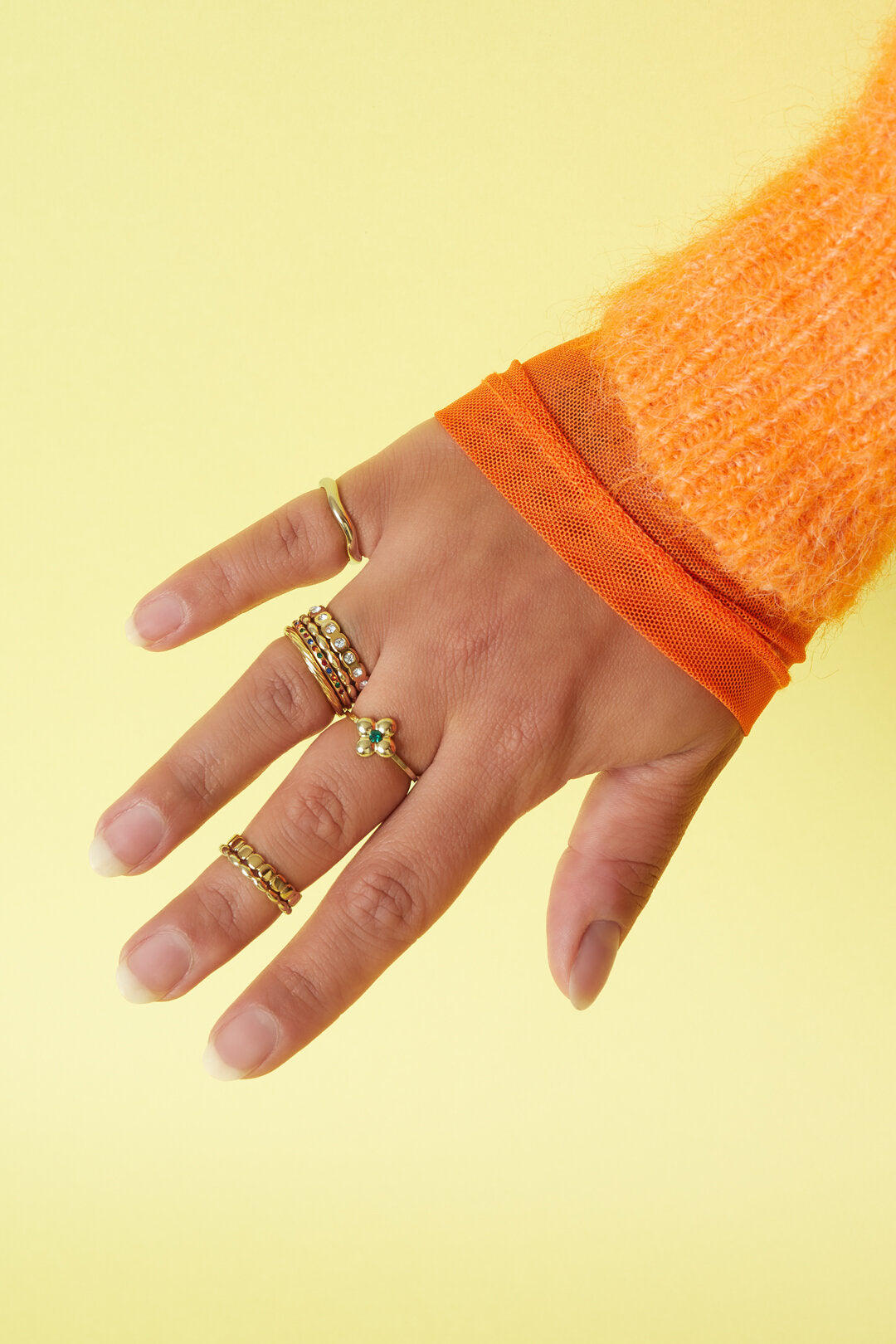 Bague minimaliste ornée de pierres