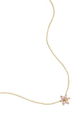 Collier orné d'une fleur en strass