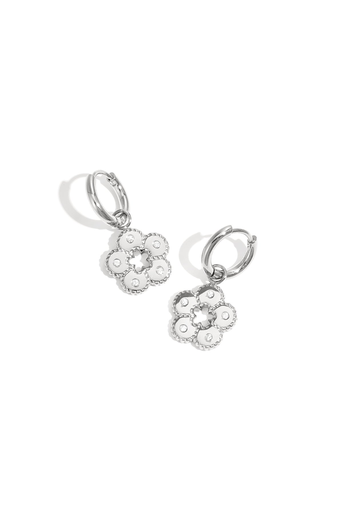 Boucles d'oreilles ornées de pierres en forme de fleur