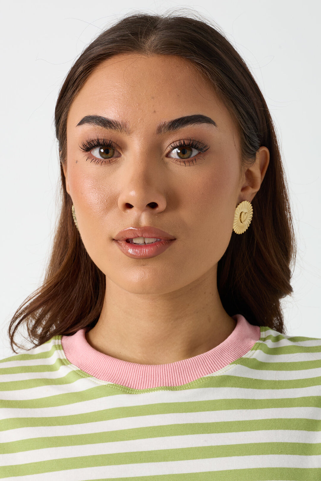 Boucles d'oreilles pendantes scintillantes en forme de pièce de cœur