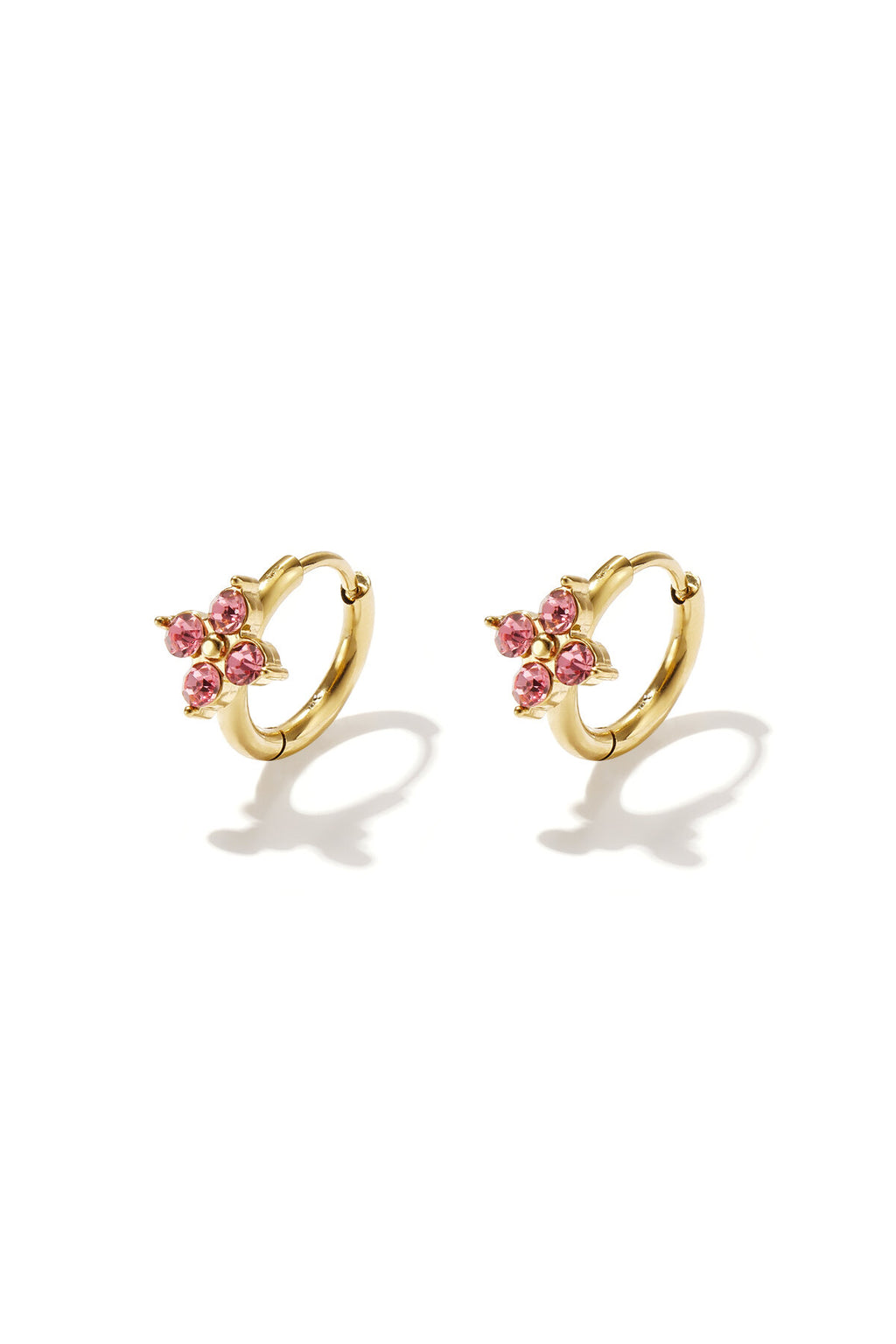 Petites boucles d'oreilles créoles avec des pierres en forme de trèfle