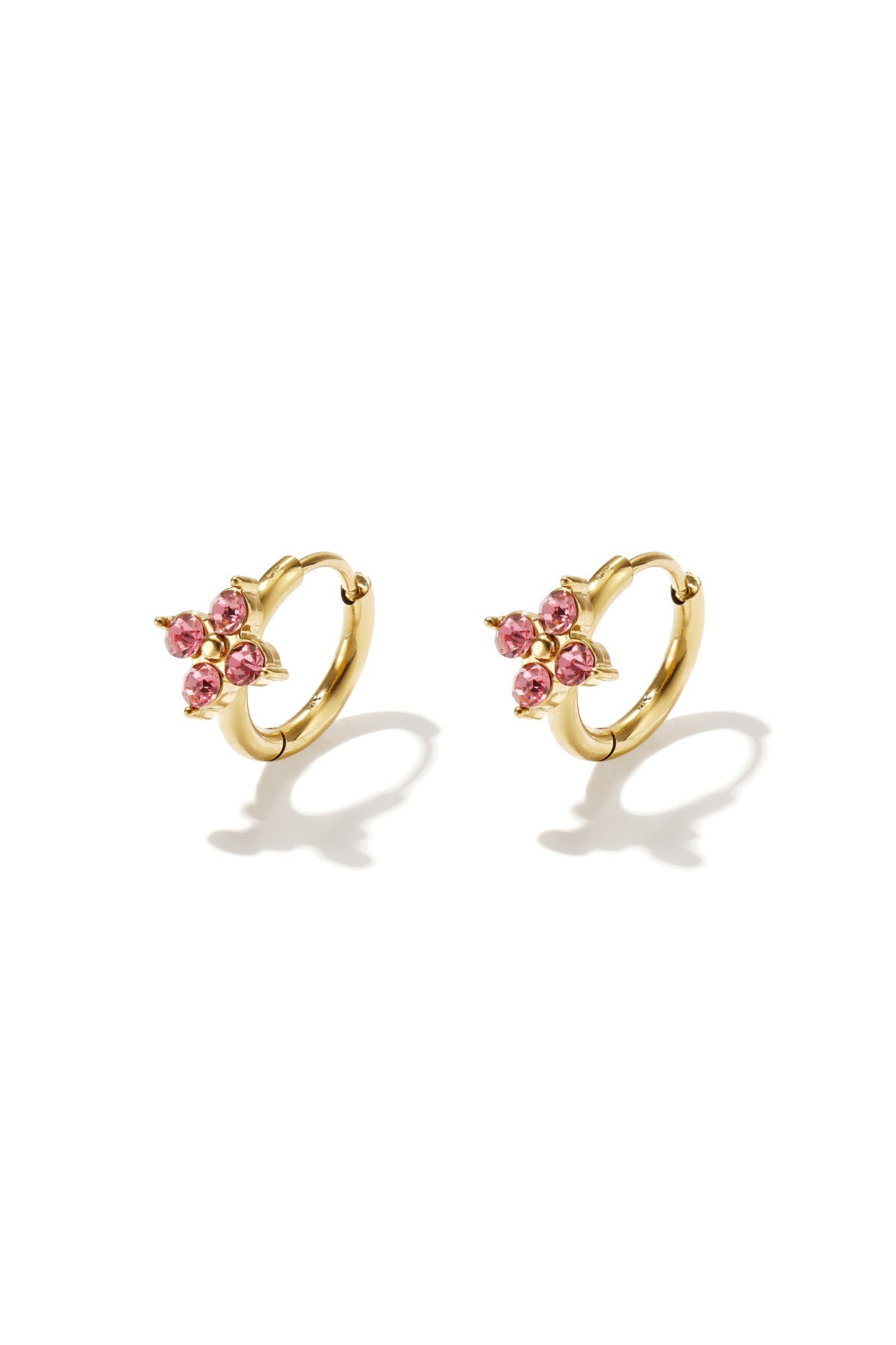 Petites boucles d'oreilles créoles avec des pierres en forme de trèfle