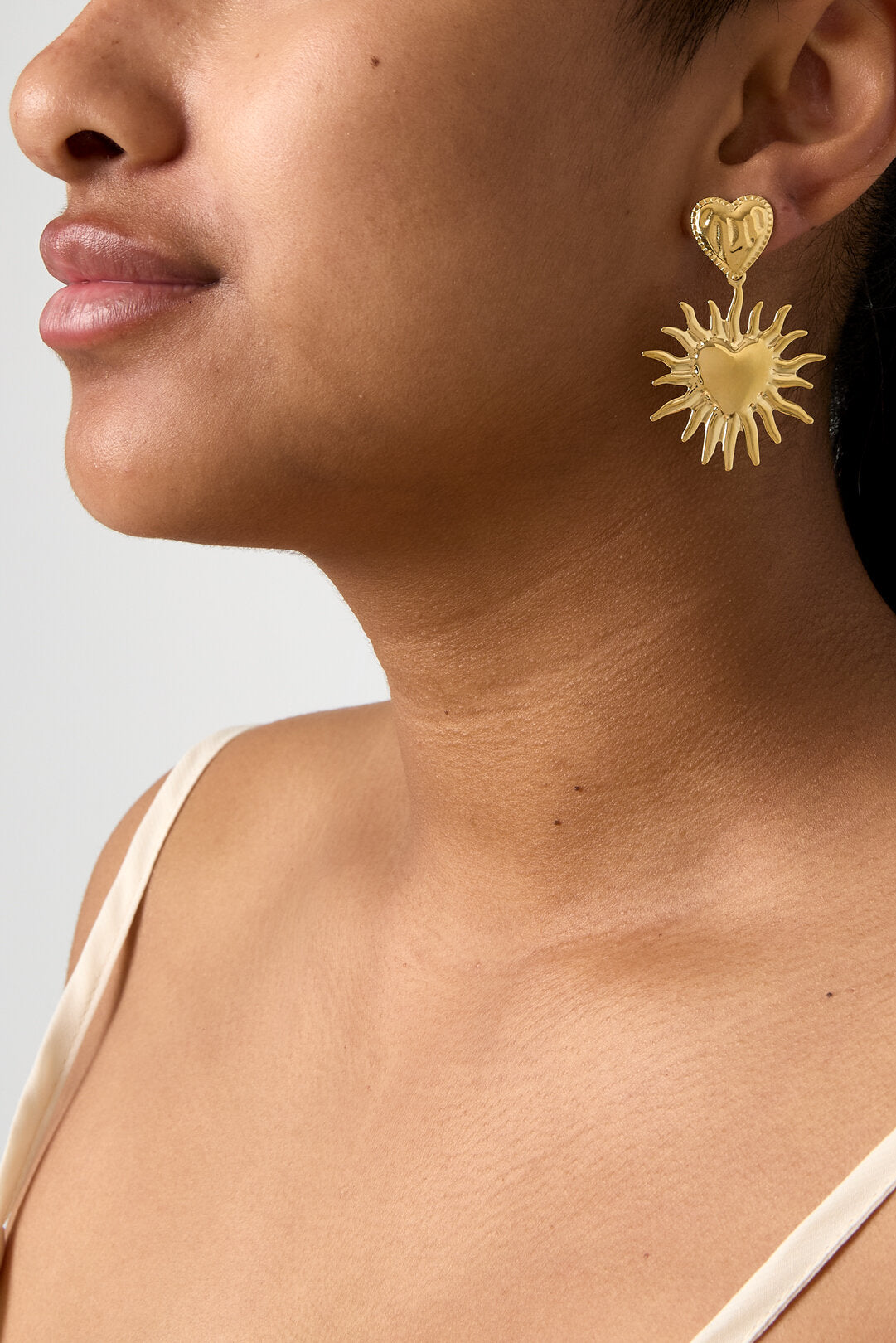 Boucles d'oreilles en forme de cœur avec soleil suspendu