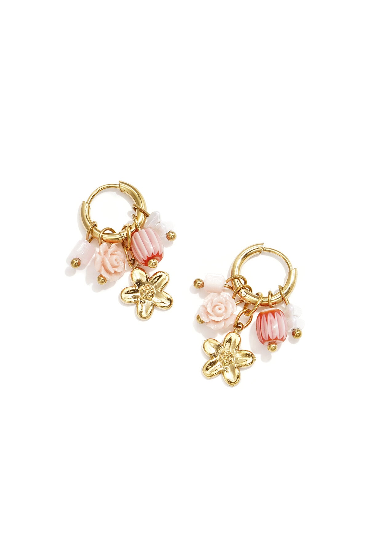 Petites boucles d'oreilles créoles avec pendentif fleur, perles et rose