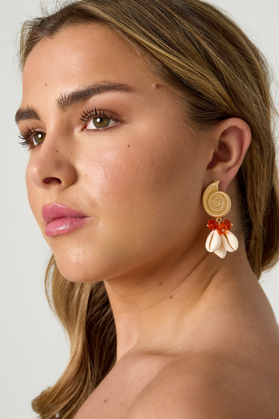 Boucles d'oreilles avec pendentifs en forme de coquillage et perles