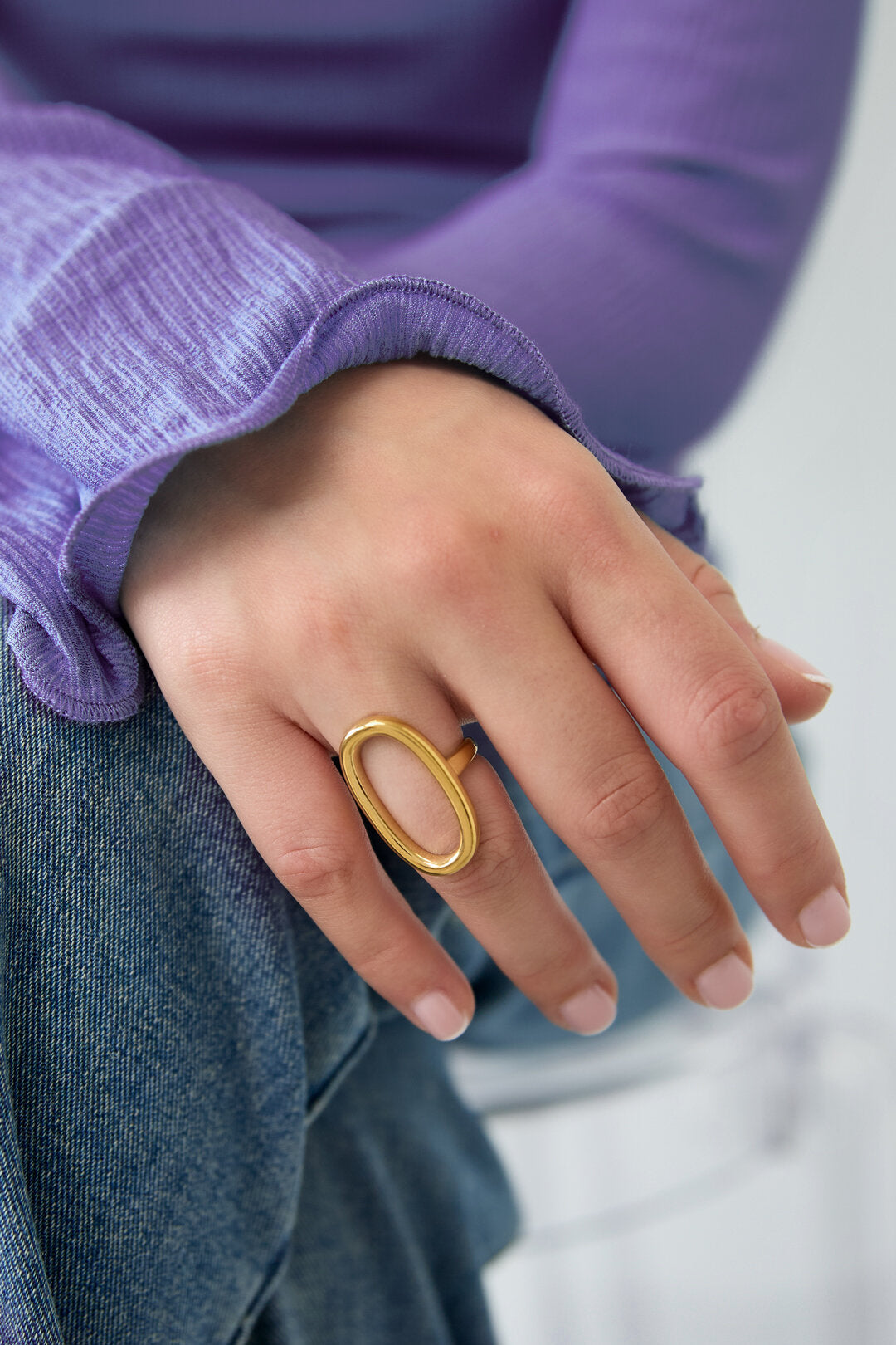 Bague imposante ovale et minimaliste