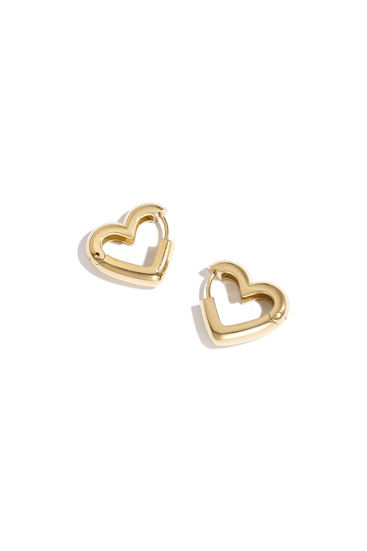 Boucles d'oreilles créoles en forme de cœur disponibles en trois tailles