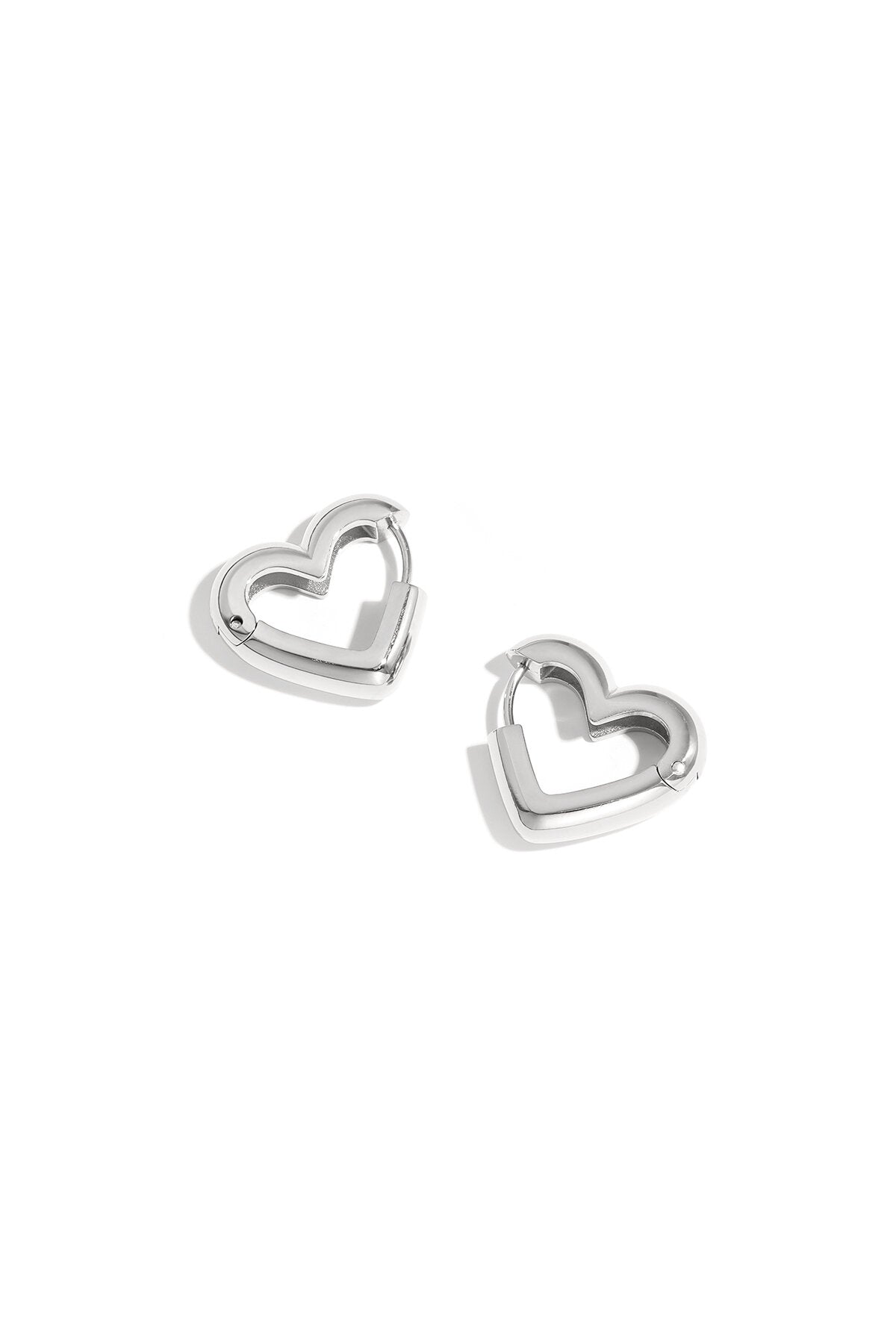 Boucles d'oreilles créoles en forme de cœur disponibles en trois tailles