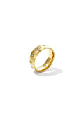 Bague ornée de pierres en forme de trèfle