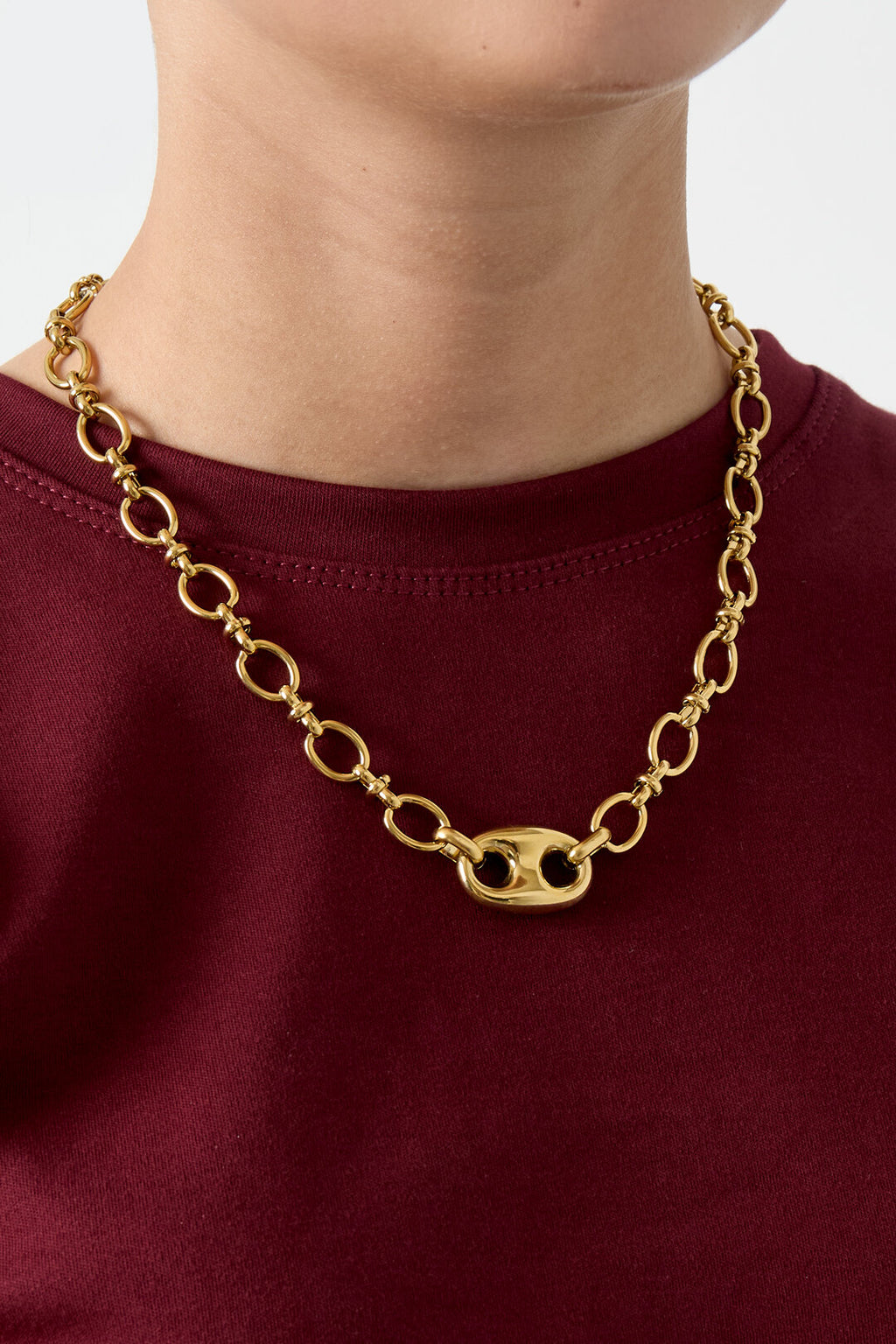 Collier orné de boutons