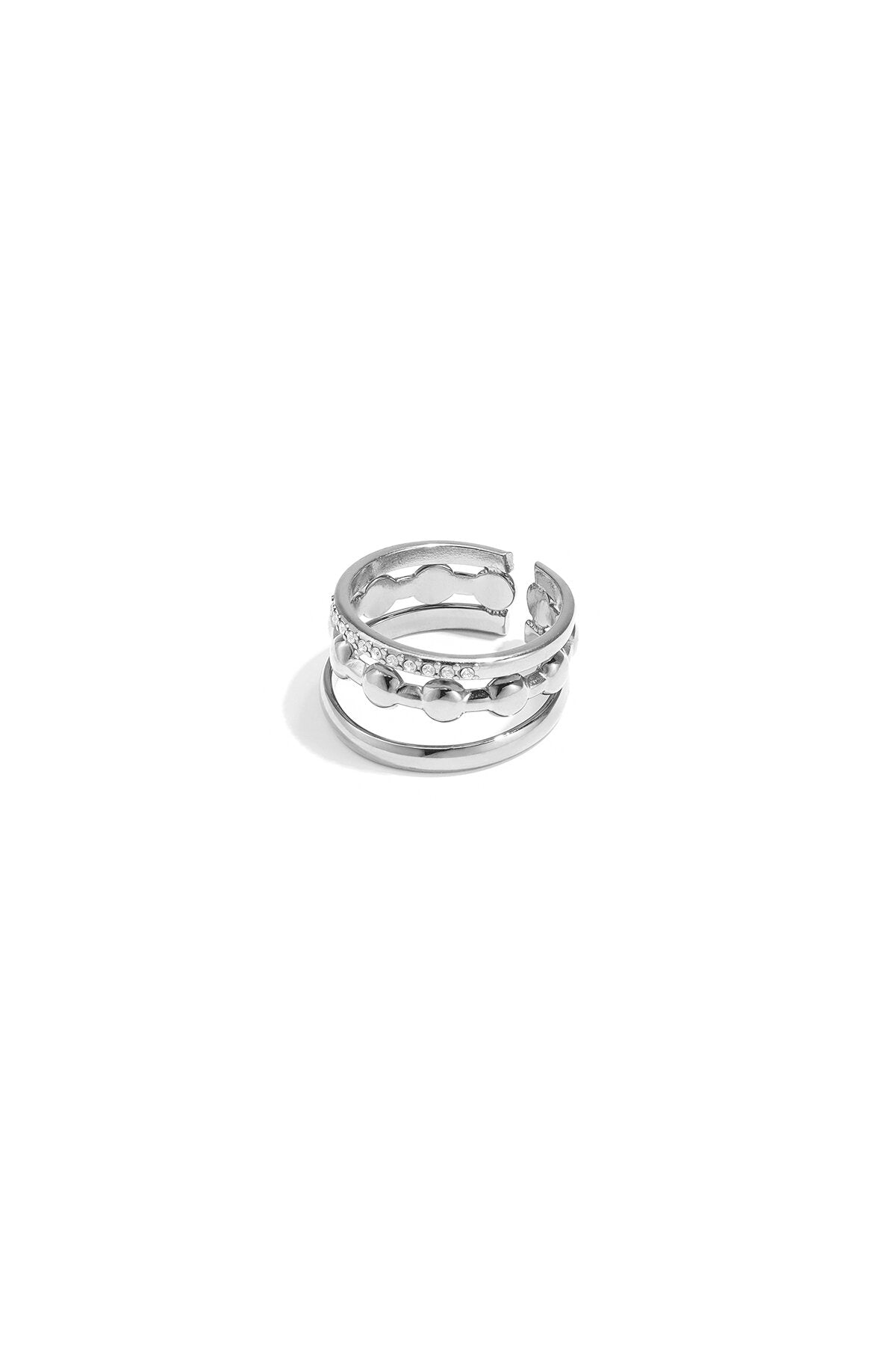 Bague à trois rangs ornée de détails ronds et de pierres