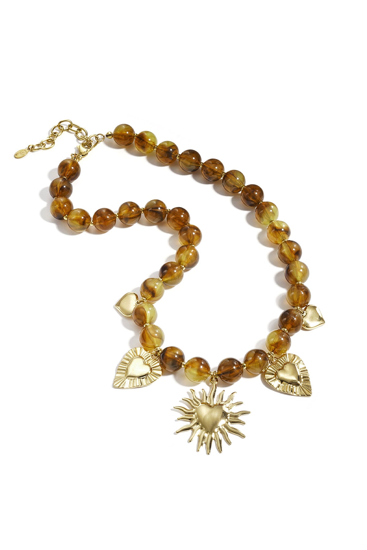 Collier de perles avec des breloques d'été
