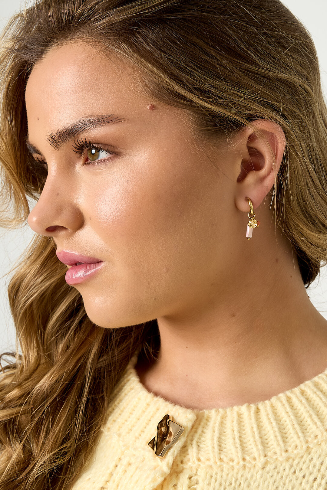 Boucles d'oreilles avec perles et breloque en forme de pièce