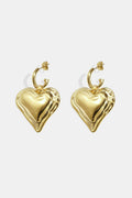 Boucles d'oreilles avec un grand cœur pendant